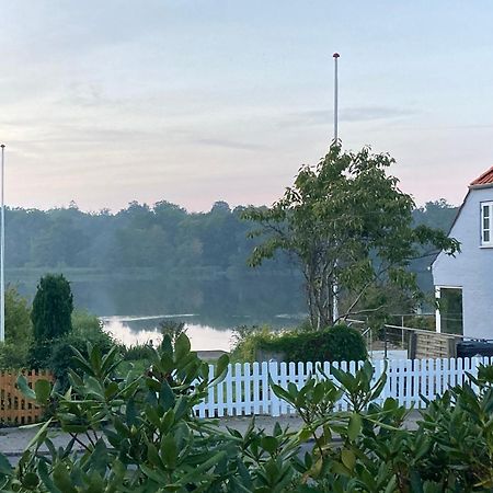 Den Gamle Skomager Hytte Ved Slotssoen Ґростен Екстер'єр фото