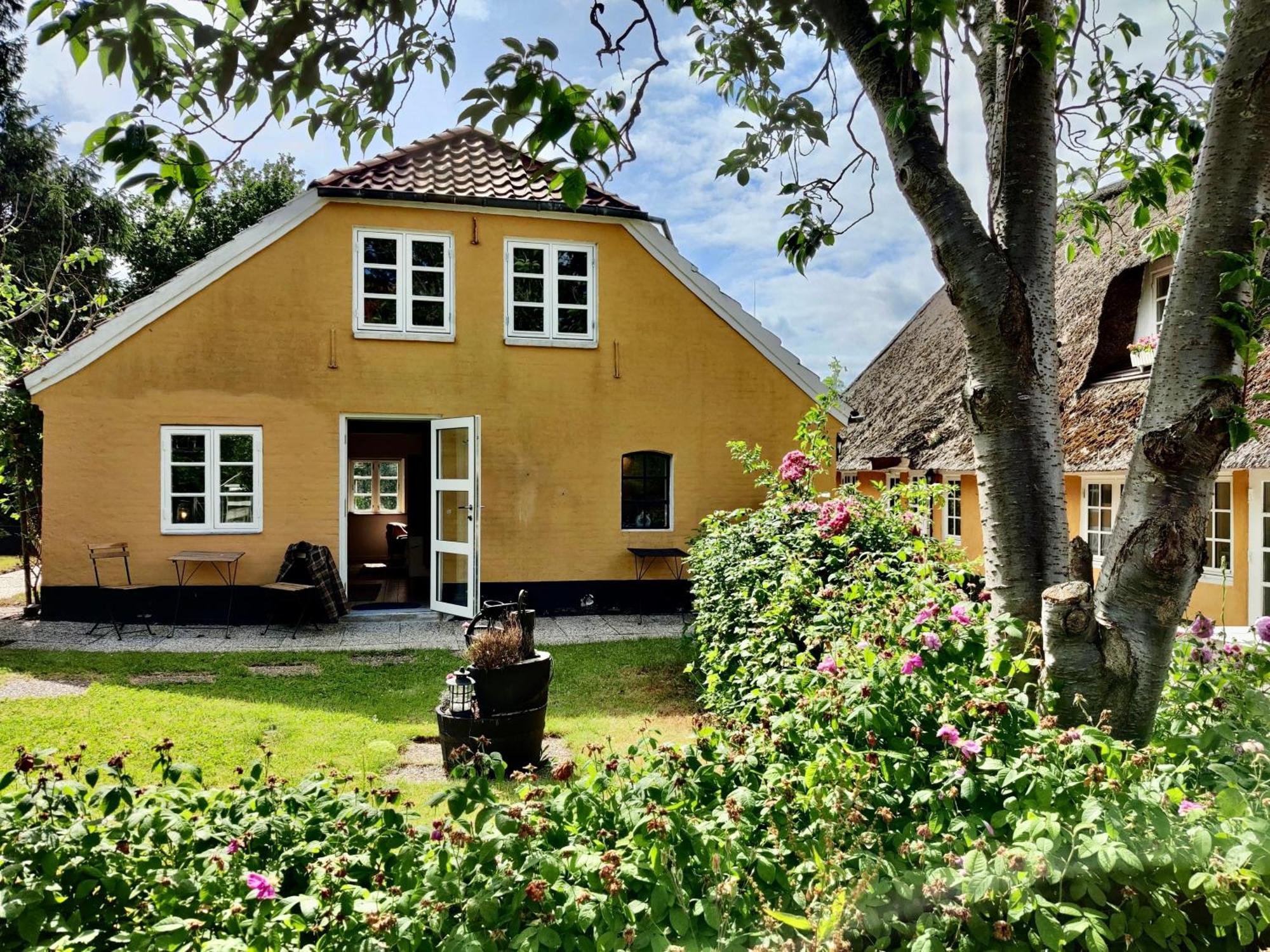 Den Gamle Skomager Hytte Ved Slotssoen Ґростен Екстер'єр фото
